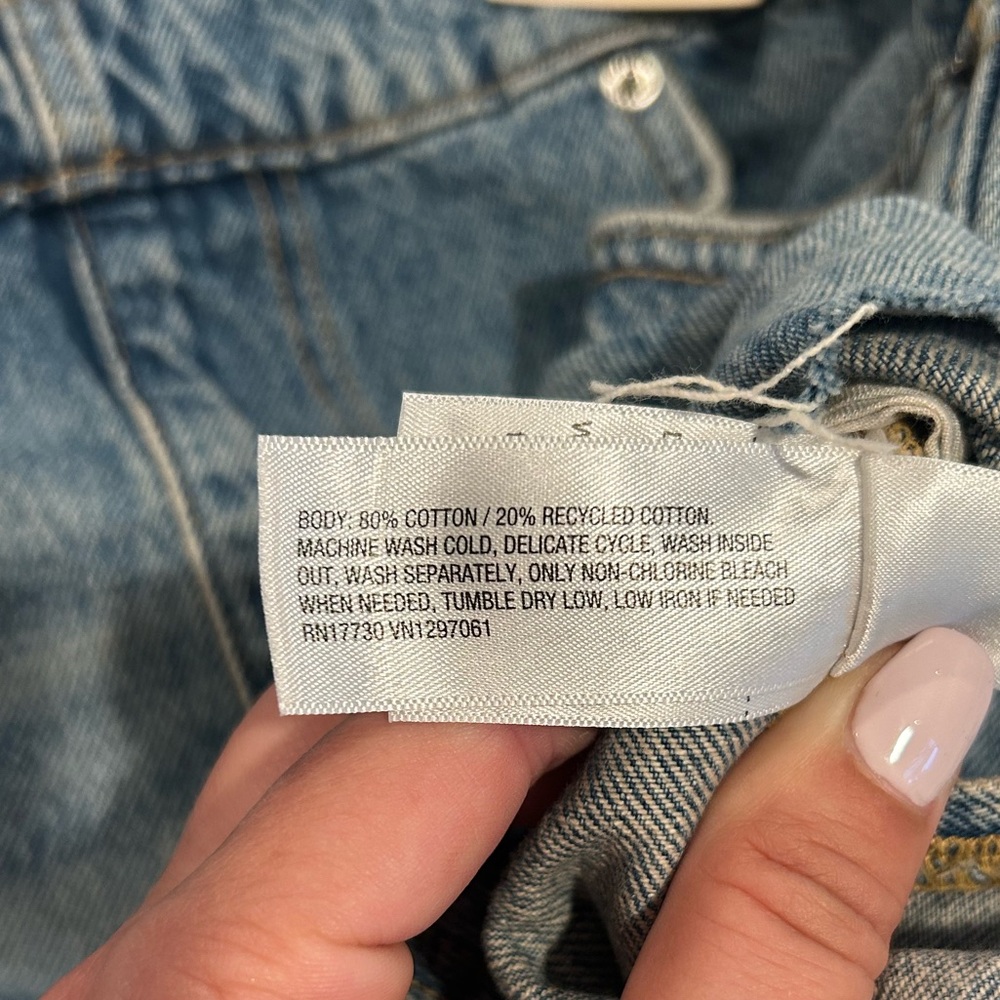 NWT Universal Thread Distressed Blue Denim Short Overalls Size 8 - Picture 4 of 6
